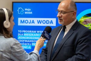 Zdjęcie przedstawia wypowiadającego się Prezesa WFOSiGW w Krakowie