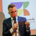Relacja z konferencji pod nazwą Żywioły ochrony środowiska, którą 2 grudnia 2024 roku zorganizował Wojewódzki Fundusz Ochrony Środowiska i Gospodarki Wodnej w Krakowie