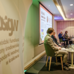 Relacja z konferencji pod nazwą Żywioły ochrony środowiska, którą 2 grudnia 2024 roku zorganizował Wojewódzki Fundusz Ochrony Środowiska i Gospodarki Wodnej w Krakowie