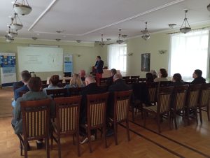 Doradca prowadzący spotkanie z mieszkańcami