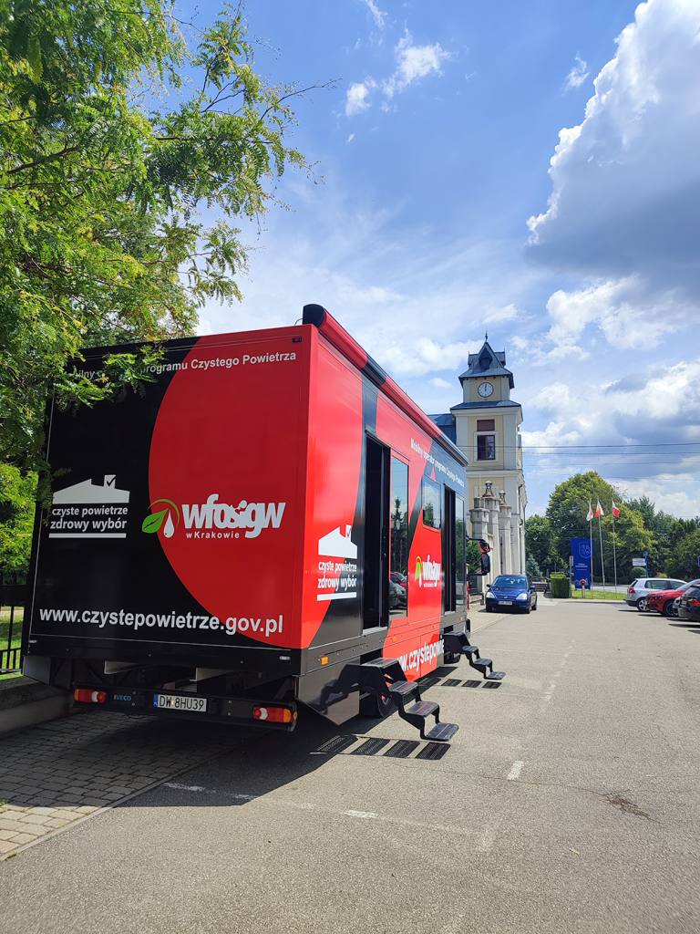 Mobilne Biuro Operatorów programu Czyste Powietrze w miejscowości Łapsze Niżne