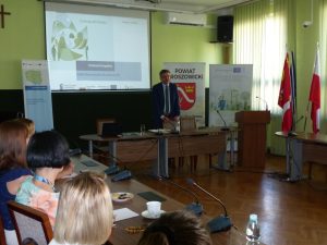 Doradca Energetyczny podczas wygłaszania prelekcji