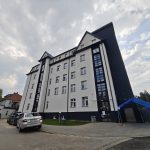 Grafika dekoracyjna dot. Wspieramy poprawę efektywności energetycznej Szpitala Miejskiego w Rabce-Zdroju