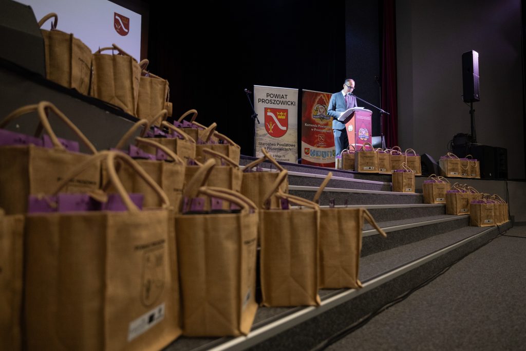 Detektory czadu - przekazanie czujek strażakom z OSP powiatu proszowickiego
