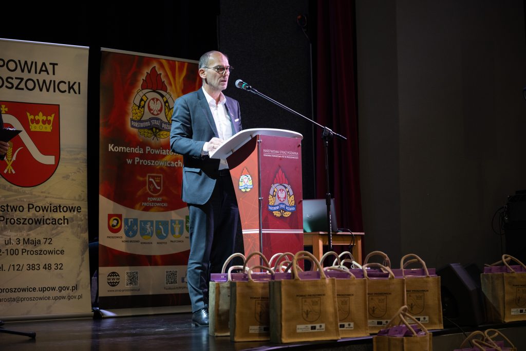 Detektory czadu - przekazanie czujek strażakom z OSP powiatu proszowickiego