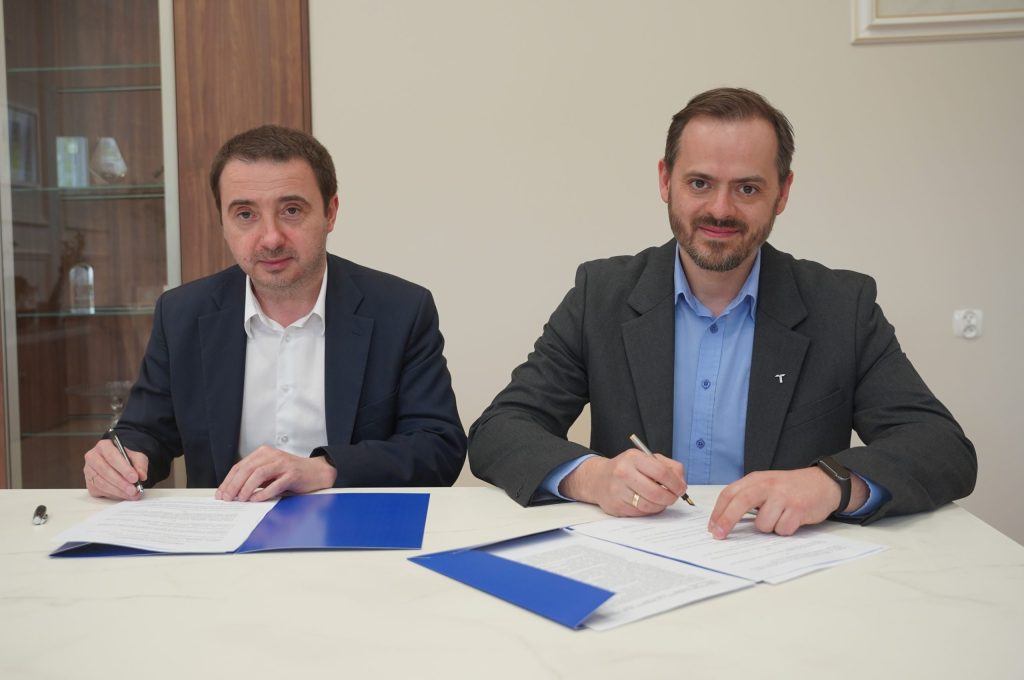JM Rektor dr hab. Rafał Kurczaba, profesor Akademii Tarnowskiej oraz Jerzy Popiel, prezes zarządu WFOŚiGW w Krakowie