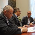 Grafika dekoracyjna nt. Pożyczka dla spółki Infrastruktura Niepołomice